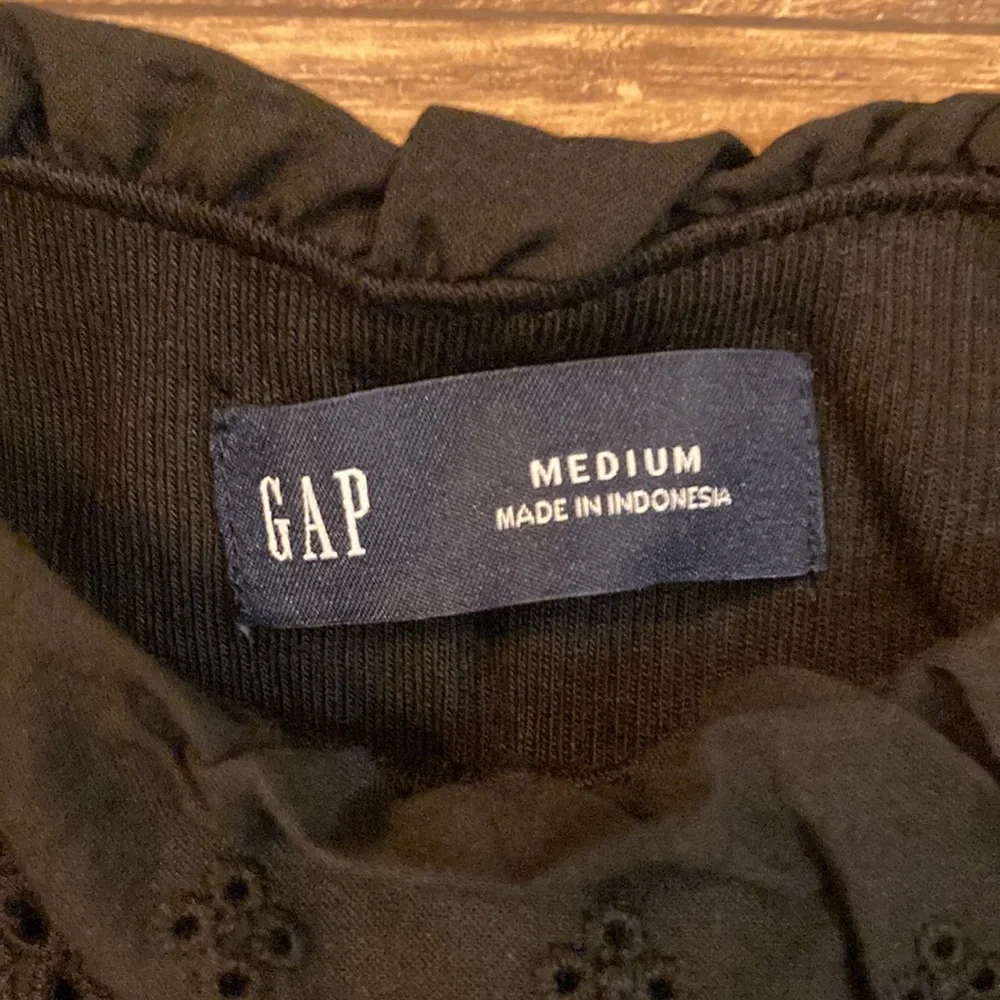 Gap Eyelet Ruffle Neck Rib Tank Top, Medium - Picture 4 of 4